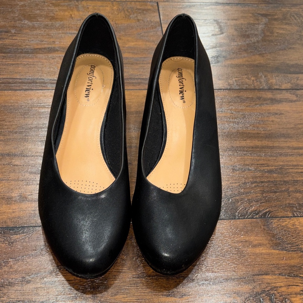 Comfortview Classic Black Flats size 10 EUC!
